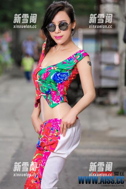 AISS爱丝(钻石版) - 在校服里，松果儿就像个怪兽，私房写真大探险