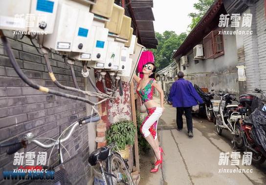 AISS爱丝(黄金版) - 索菲的作品集：独自等待的美丽，约在画面里！