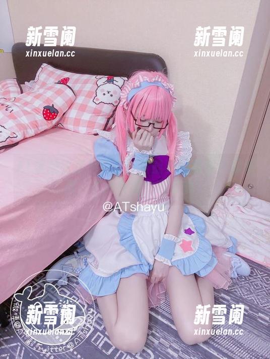 AT鲨的比基尼分享：可能真的需要一副墨镜，不然看到会刺眼哦！
