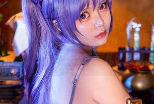 Hachi小芭的“NezukoApron”套图，厨房神秘大挑战，没想到这玩意儿也能撩人！