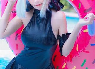 一组私房,Kitkat Cosplay的剧情…光线和氛围,绝对让你放大想象。