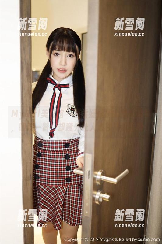 MyGirl美媛馆 - 且看媛媛酱的黑丝写真，随便一瞥，却意外让人心甘情愿沉醉。
