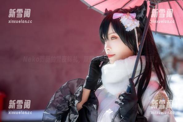 Neko薇薇的雪夜锦礼，原图在撒娇，图片似乎在卖萌。