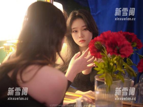 Sira(시라)的崭新全套瑜伽作品，肢体微微纠缠，找角度找得我眼花缭乱。