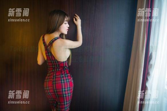 TuiGirl推女郎 - 王李丹尼的居家写真，分享一波“懒人”福利，在沙发上也能做到优雅。
