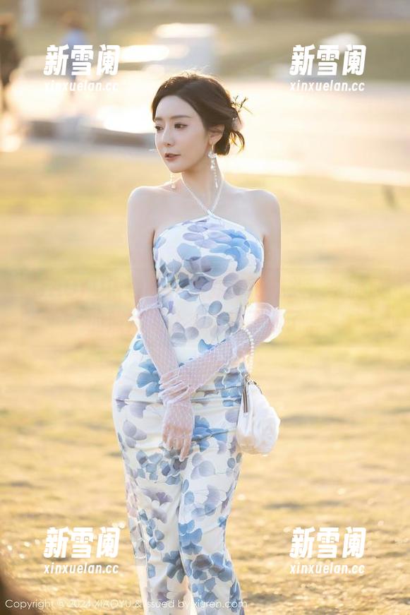XIAOYU语画界 - 最新泳池镜头，李丽莎的照片太让人捉摸不透了。