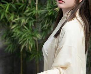 Xiuren秀人网 – 图片里的刘飞儿Faye，假装在演戏，其实完全没想好剧情。