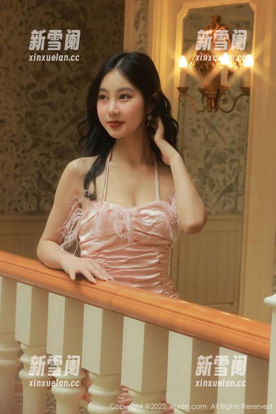 Xiuren秀人网 - 女友写真合集里的安然maleah：我看着看着，莫名有种不懂得暧昧感。
