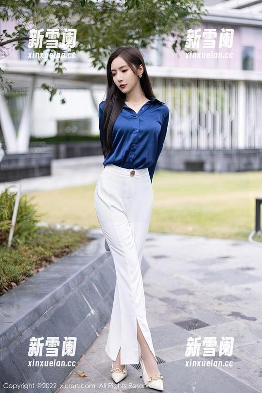 Xiuren秀人网 - 小嘉敏私拍图集，泳池里一场“游泳健身”的脱线秀！