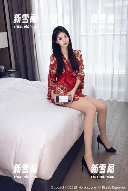 Xiuren秀人网 - 美腿写真不是随便定制的，这可是小小白思宜的高端大气上档次主题哦！