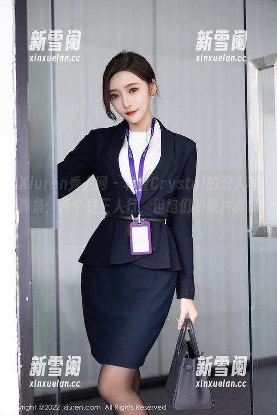Xiuren秀人网 - 梓萱Crystal的双人写真集：两个是三人行，但咱们的照片真好看！