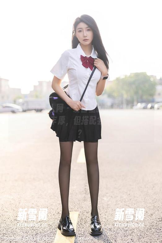 Xiuren秀人网 - 爱酱里的御姐私房合集，果然色彩丰厚，但搭配会不会太大胆了？