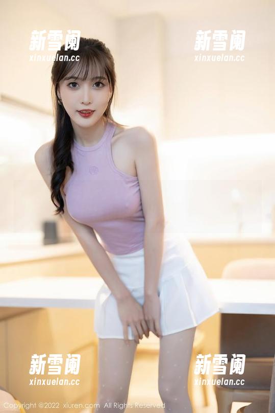 Xiuren秀人网 - 米妮大萌萌和她的美图，丝袜也能玩出新花样！