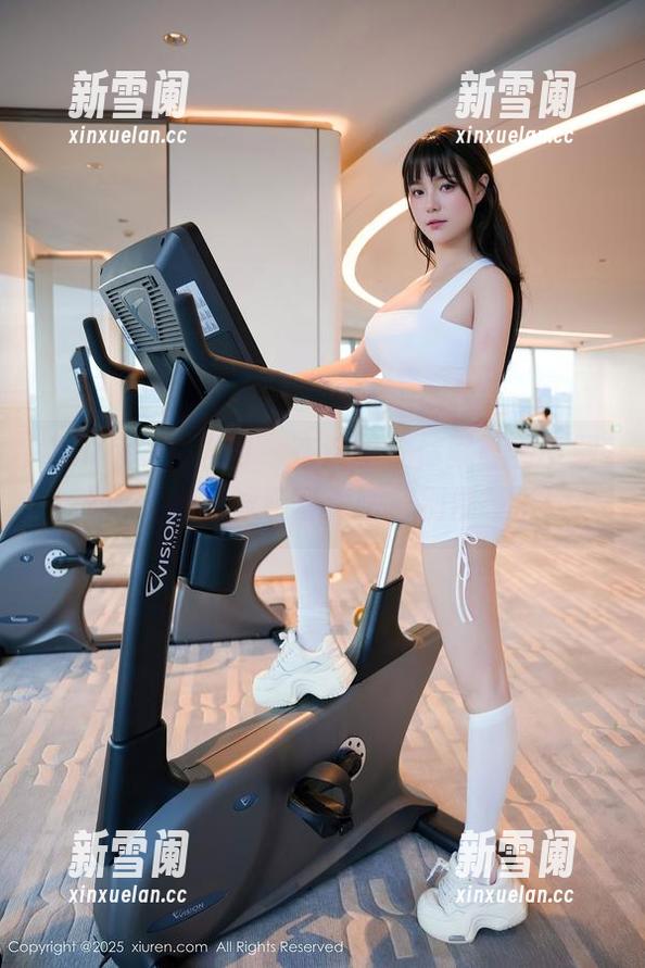 Xiuren秀人网 - 在这里，你就等着下载米妮大萌萌泳装写真吧，别傻等了！