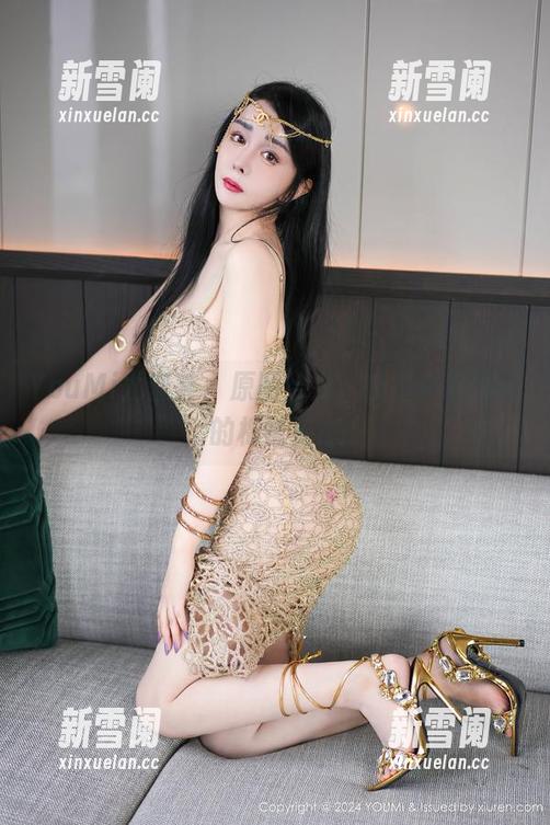 YouMi尤蜜荟 - 原图给力，白露小猪和她的棉袜姿态