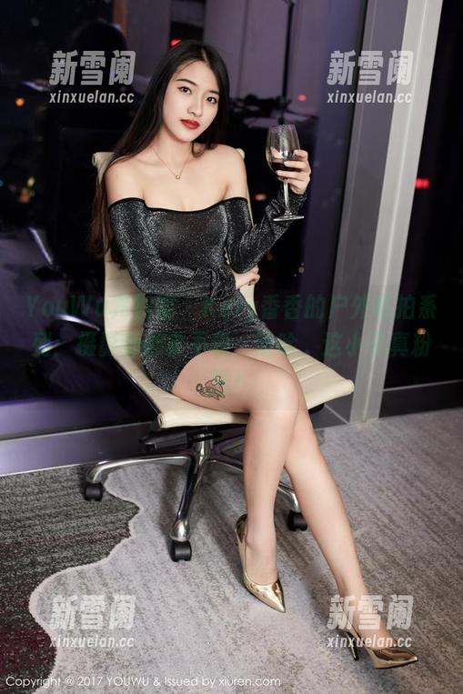 YouWu尤物馆-Kely香香 YouWu尤物馆 - Kely香香的户外私拍系列:摄影师都拿不稳,哈哈,这小子真粉狂!