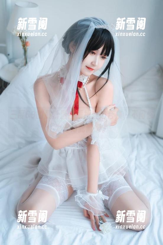 三度69的最新酒红睡裙自拍合集，不问你为何如此慵懒。