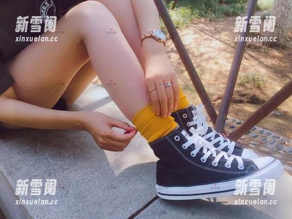 微密圈 - 丝月神的红色侧空高跟黑丝合集：性感四溢的壁纸收藏