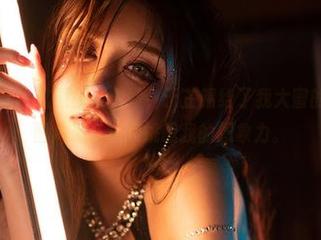 微密圈 – 话说这原图好微妙，于芷晴给了我大蜜的既视感，图片还在继续挑战我的想象力。