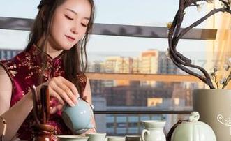 克拉女神 – 翻开菲菲的丝袜美图合集，我发现了不一样的优雅！