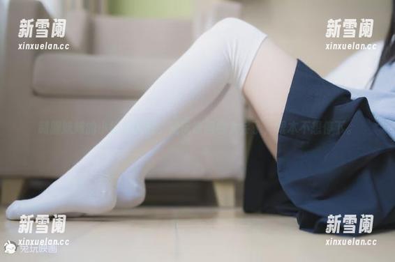 制服妹妹的小细腿套图，兔玩映画也太会了，根本不想停下。