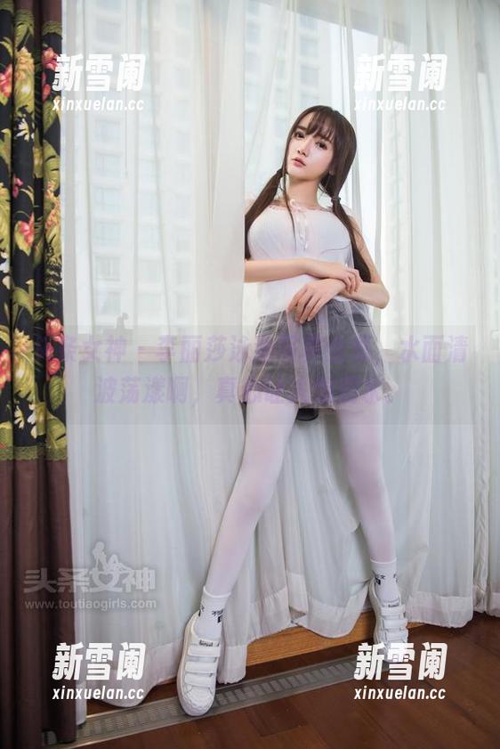 头条女神 - 李丽莎泳池写真全集，水面清波荡漾啊，真心让人想溺水。