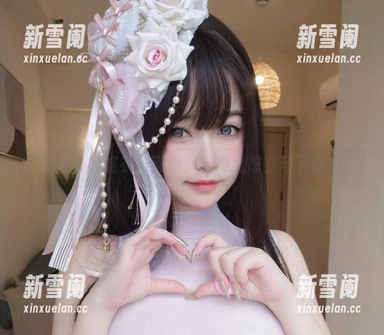 女主K的连衣裙套图：看得我想立马下载！