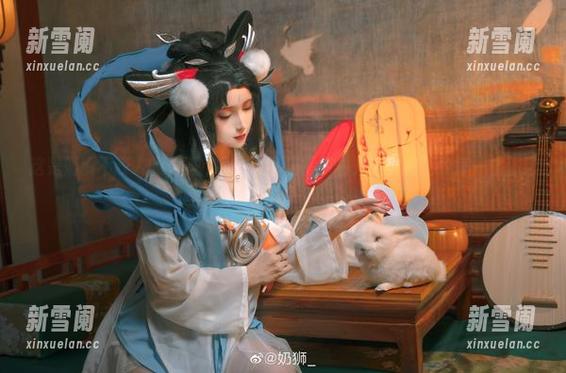这是奶狮不咬人的和服作品，原图值得多看几遍，把精致每一寸都记住。