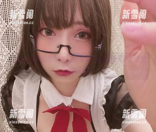 这张小泉学姐吖的连体衣写真，像是刚从梦里走出来的模样！