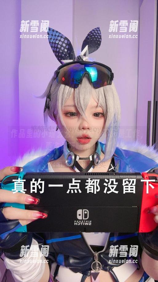 作品里的小瑶幺幺：办公室不只是工作，更多是玩味和小心机