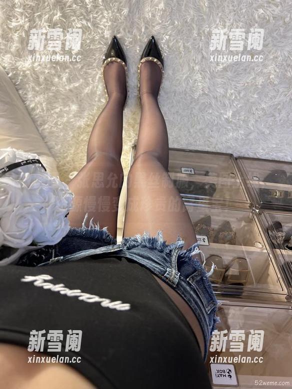 微密圈 - 张思允的黑丝制服，美图上线，资源慢慢变成珍贵的窝里宝！