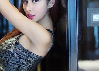 推女郎 – 那条裤里丝，何何夕把它穿出了定制款的气息！