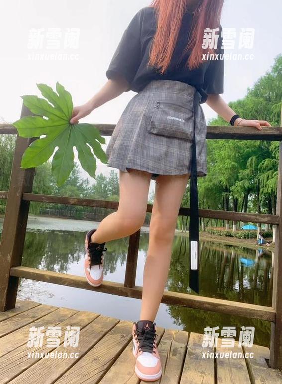 微密圈 - 最新美图飙升，提袜少女也能当厨房风云人物！