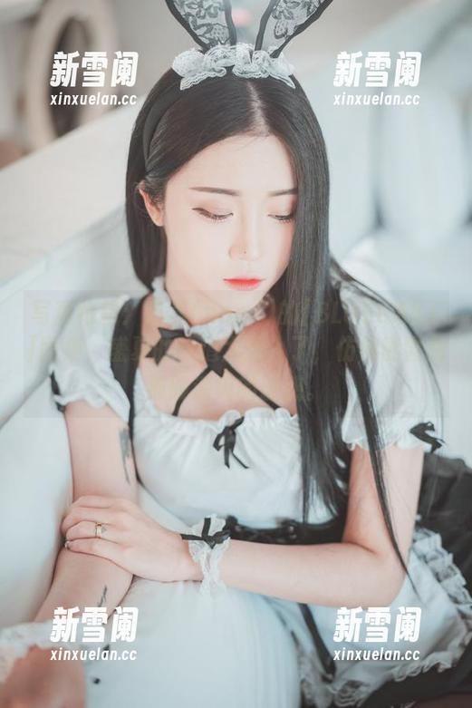 写真特辑：普美(bomi)的[BLUECAKE]图集，盛夏的味道太迷人了，仿佛能尝到那股清爽的诱惑。