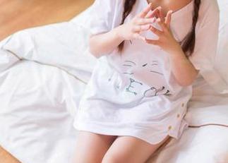果团网 – 黄歆苑，油亮图集——下载后果自负哦！