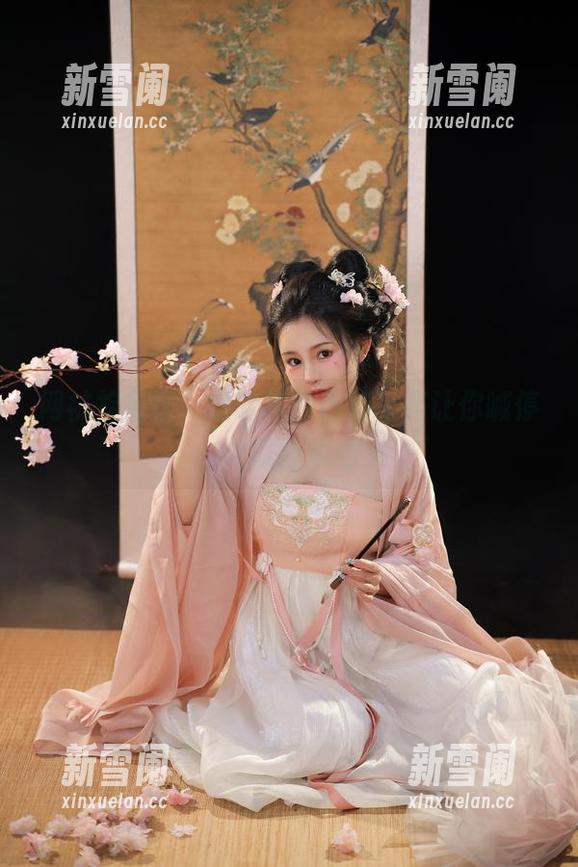 网袜控福音，桃暖酱的高清写真让你喊停并疯狂滚动