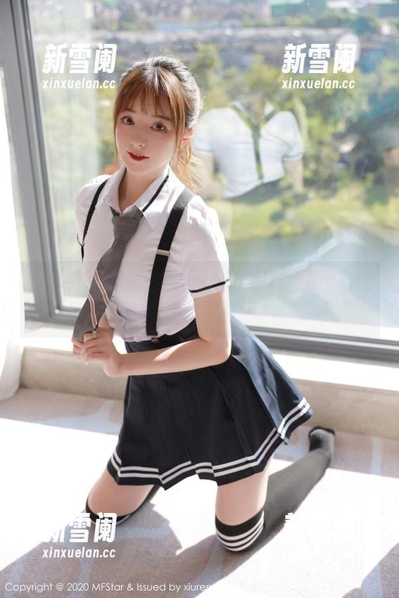 模范学院 - 看文静儿优雅转身，顺便拿走免费的旗袍资源？