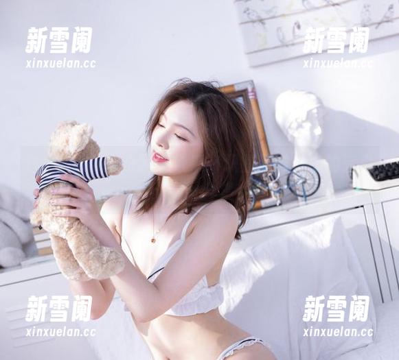 白露Bululu的职场风采：职业装与cos的完美blend合集。