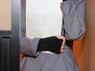 秀人网 – 旗袍的优雅，程程程的私拍，图片像是打了个含糊的酱油，唔，味道挺独特。