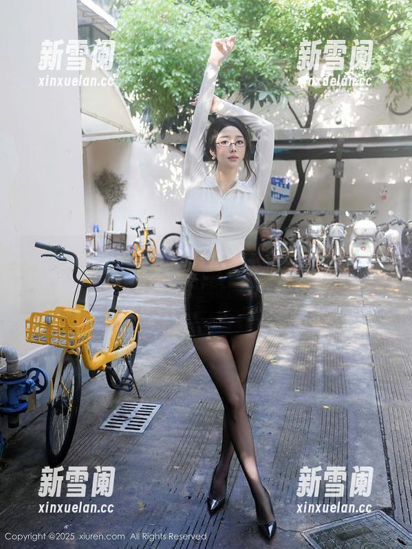 秀人网 - 看完美七的校服私拍合集，我都想去重返校园了！