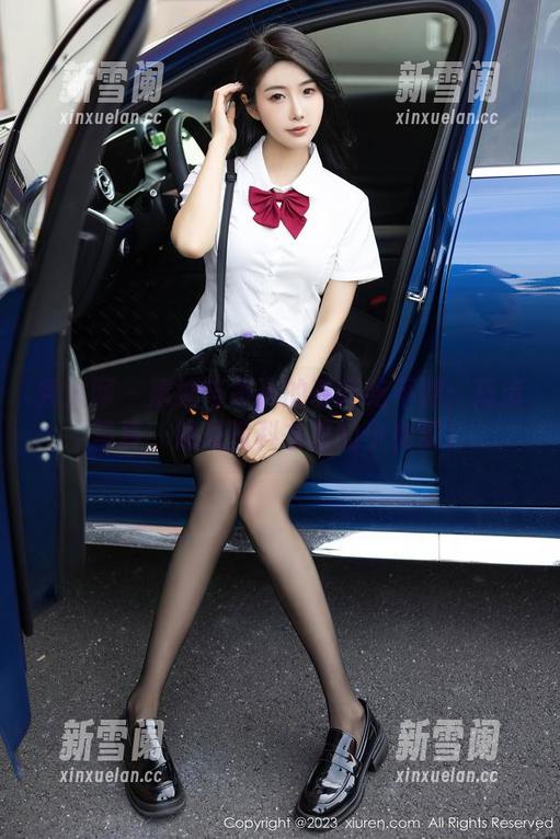 秀人网 - 清纯与高冷的菲菲吃不胖：高清写真，像是教科书里的少女梦。