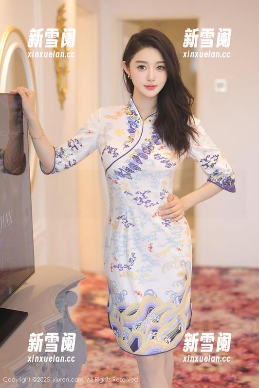 秀人网 - 蓝夏akasha的美腿壁纸，今天又是我的疯狂扰民moment。