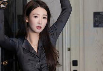 秀人网 – 图片刺眼又天真，鱼子酱Fish的礼服让人忍不住翻阅资源