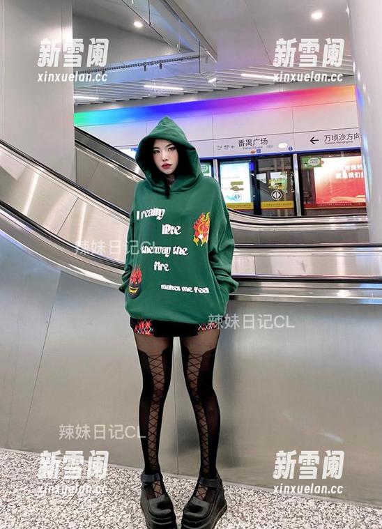 微密圈 - 随手翻到粉色的猪陈佩奇的清纯女高系资源，感觉像重温了一遍校园的单纯岁月！