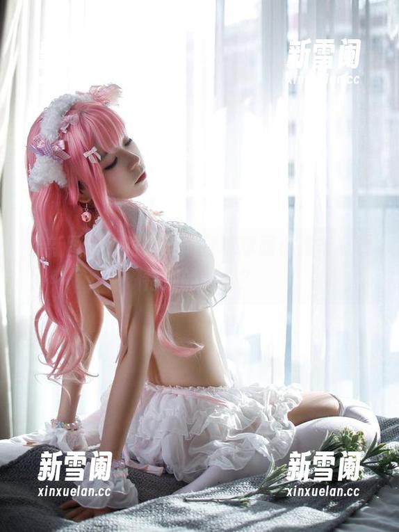 最新图集，难道自闭颜球球跟小绵羊有啥特别的缘分？