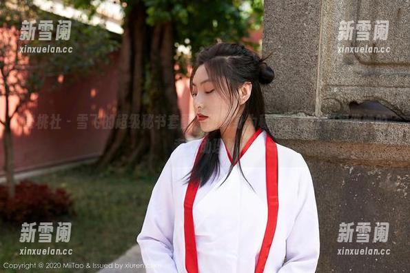 蜜桃社 - 雪飞的超级秘书套图，明明身为秘书，却让你想做她的专属助理！