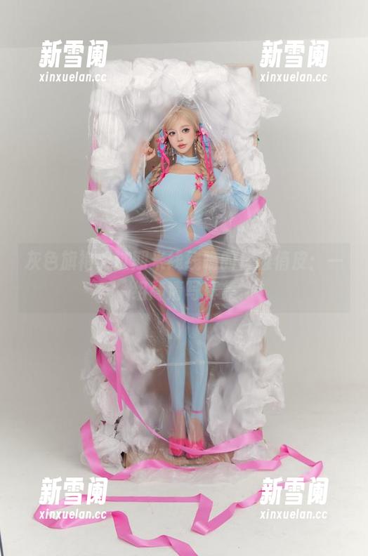 灰色旗袍，过期米线线喵的优雅俏皮：一组高清写真集