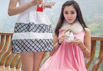 青豆客 – 带上小图包，王婉悠这身礼服，出门也太拉风了吧？