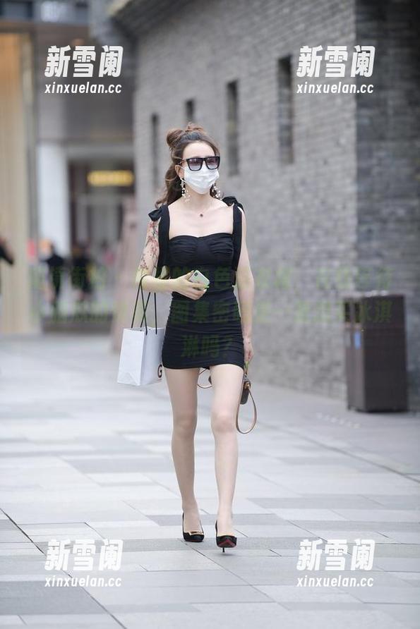 魔镜街拍 - 楼楼的白色连衣裙，在线等待小脑瓜的赞美，图集密码是…是想买冰淇淋吗？