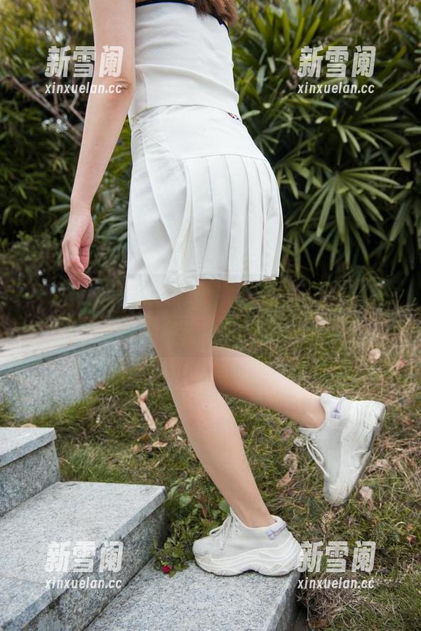 魔镜街拍-芝芝 魔镜街拍 - 蓝色泳衣的芝芝,福利图包就像夏日冰淇淋,甜蜜到无法自拔!